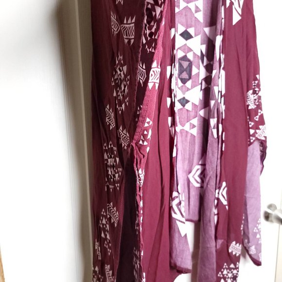 J for Justify Women's One Size Tribal Pattern Kimono Burgundy - Picture 6 of 9